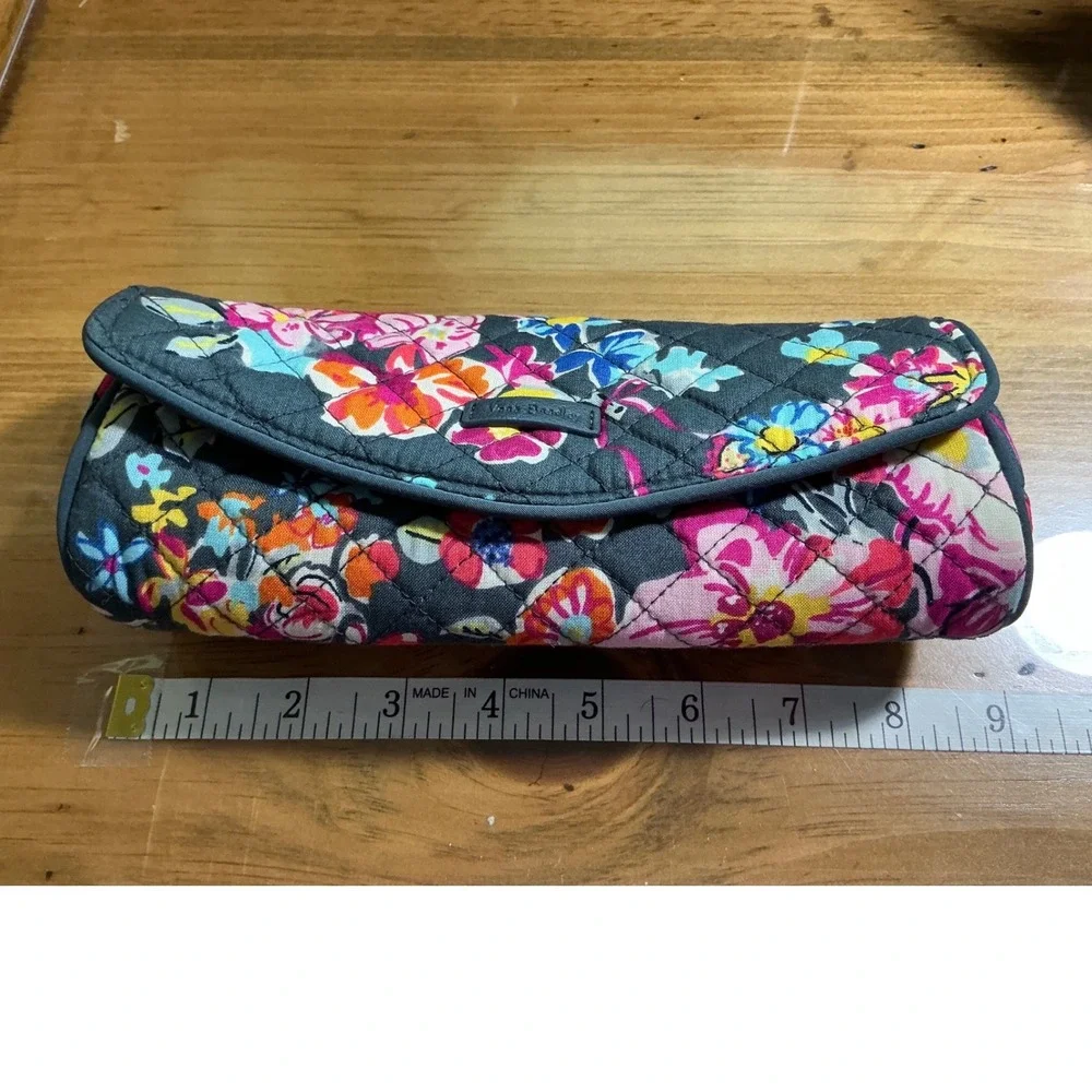 Vera Bradley Iconic On a Roll Case Quilted Pretty Posies Travel Toiletry
